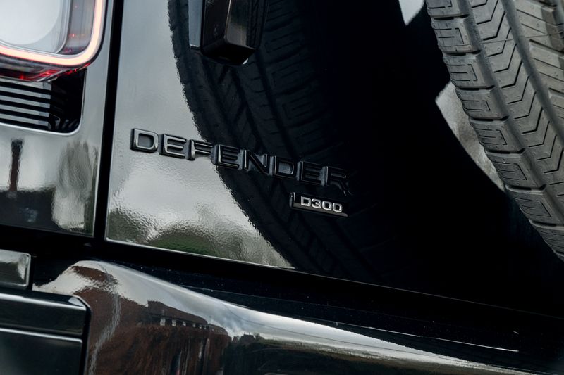Land Rover Defender 110 D300 MHEV HSE Hard Top Commercial (+VAT)