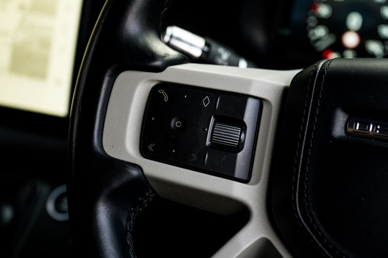 Land Rover Defender 110 D300 MHEV HSE Hard Top Commercial (+VAT)