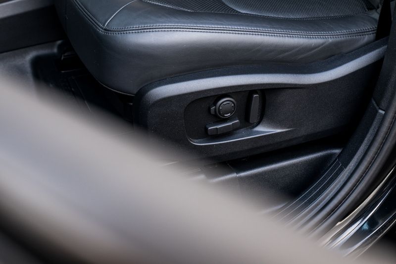 Land Rover Defender 110 D300 MHEV HSE Hard Top Commercial (+VAT)