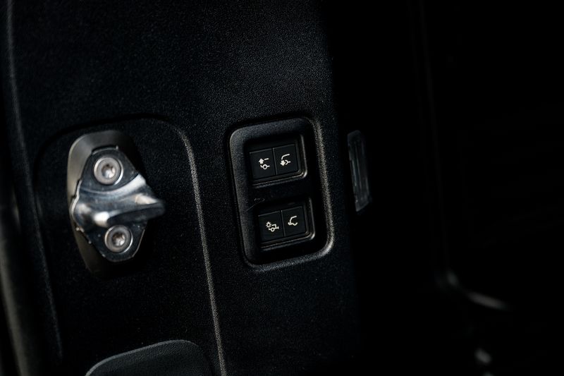 Land Rover Defender 110 D300 MHEV HSE Hard Top Commercial (+VAT)