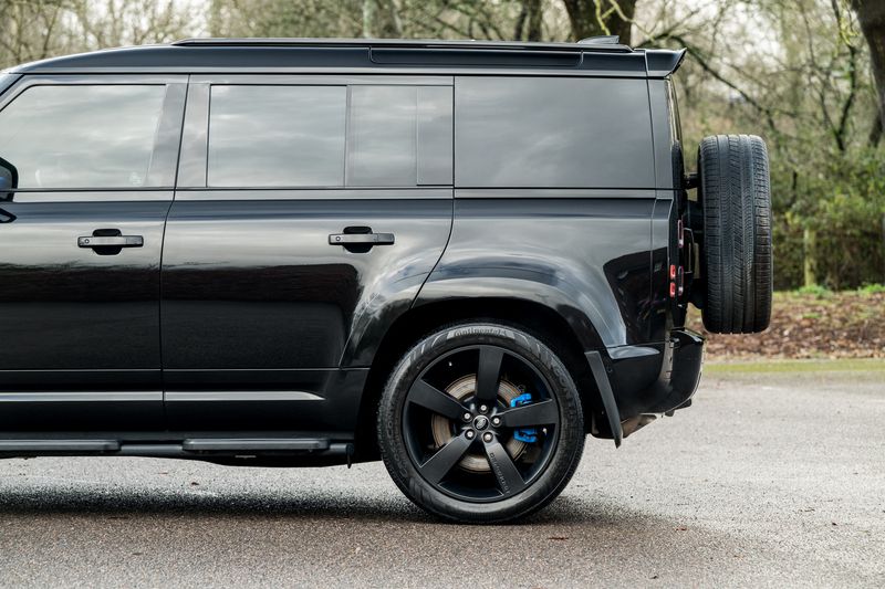 Land Rover Defender 110 D300 MHEV HSE Hard Top Commercial (+VAT)