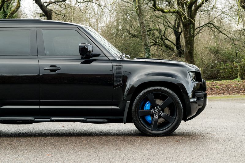 Land Rover Defender 110 D300 MHEV HSE Hard Top Commercial (+VAT)