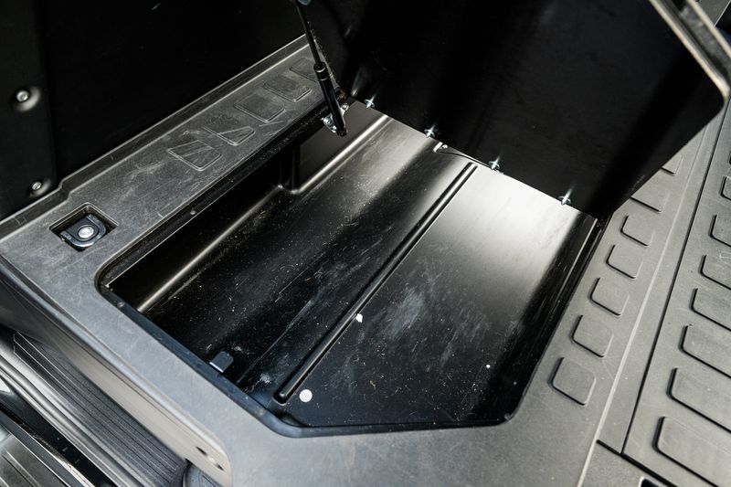 Land Rover Defender 110 D300 MHEV HSE Hard Top Commercial (+VAT)