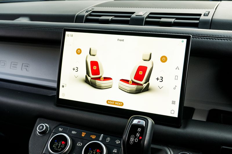 Land Rover Defender 110 D300 MHEV HSE Hard Top Commercial (+VAT)