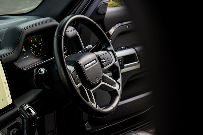 Land Rover Defender 110 D300 MHEV HSE Hard Top Commercial (+VAT)