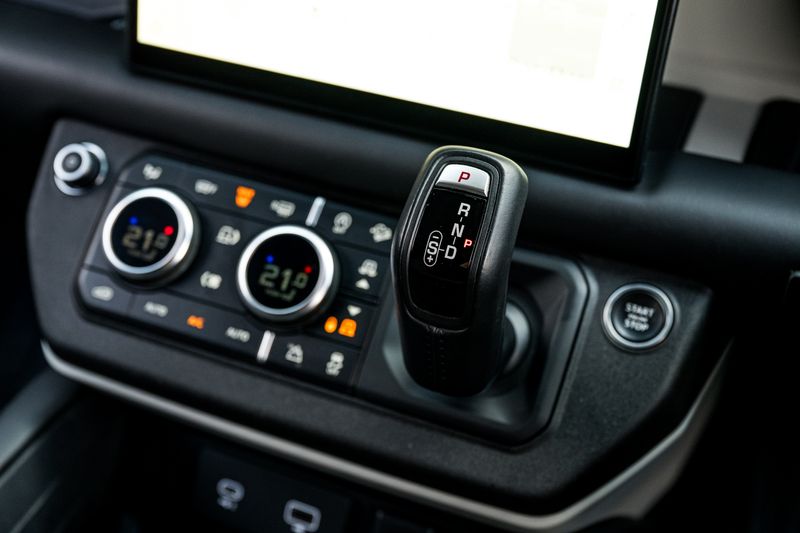 Land Rover Defender 110 D300 MHEV HSE Hard Top Commercial (+VAT)