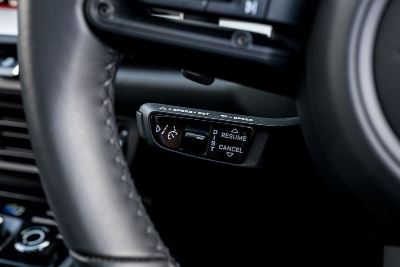 Porsche 911 (992) Carrera T PDK Coupe