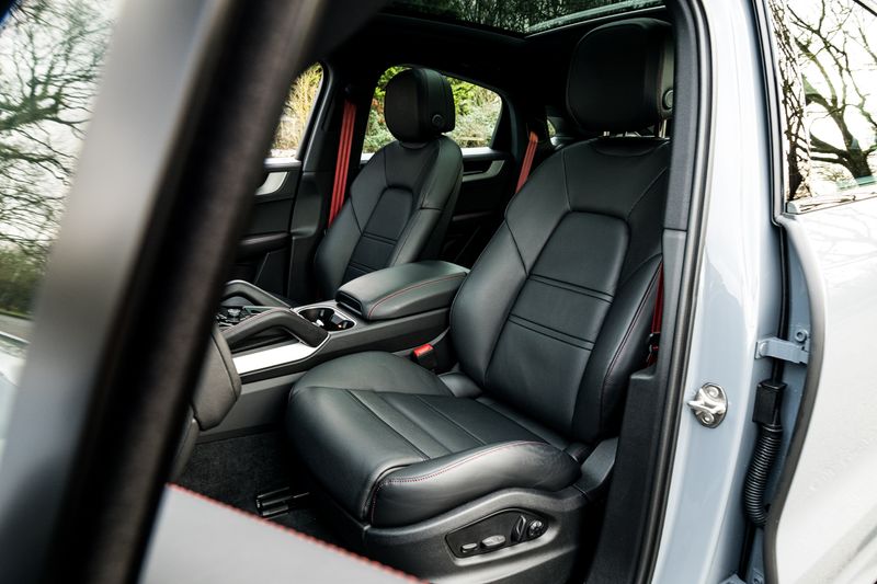 Porsche Cayenne 3.0 V6 E-Hybrid 25.9kWh Coupe Plug-in Hybrid (MY24)