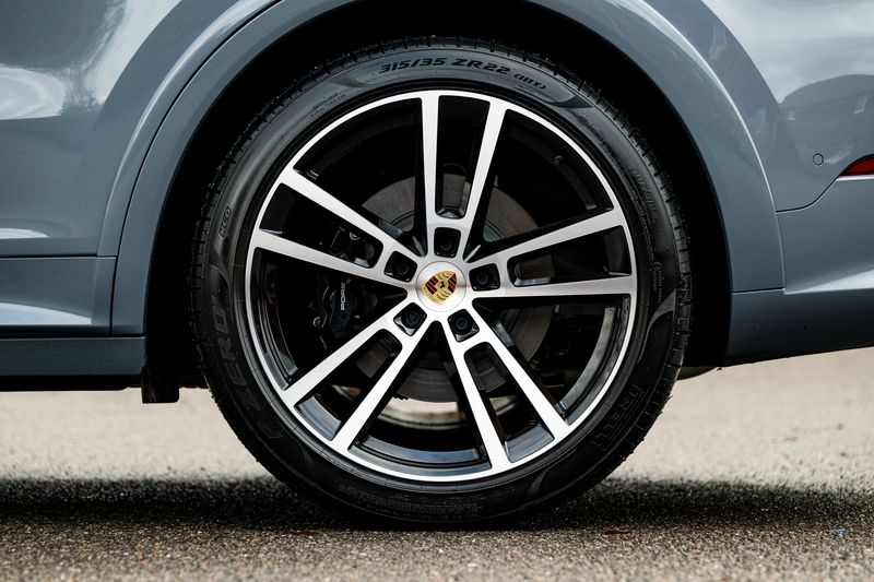 Porsche Cayenne 3.0 V6 E-Hybrid 25.9kWh Coupe Plug-in Hybrid (MY24)