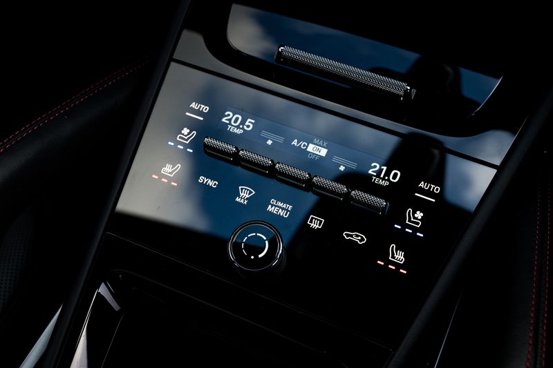 Porsche Cayenne 3.0 V6 E-Hybrid 25.9kWh Coupe Plug-in Hybrid (MY24)