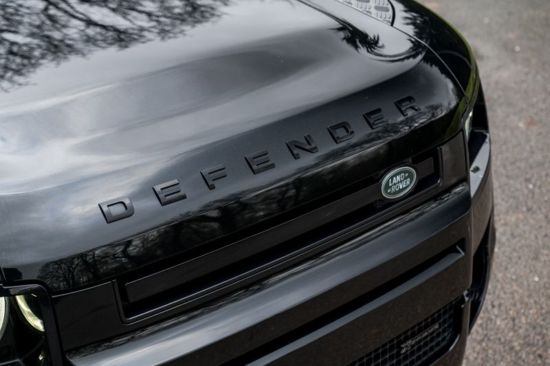 Land Rover Defender 110 D300 MHEV X-Dynamic HSE (7 Seats)