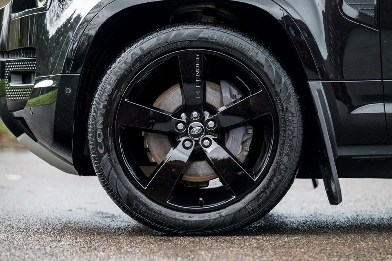 Land Rover Defender 110 D300 MHEV X-Dynamic HSE (7 Seats)