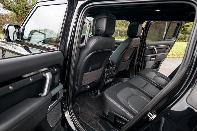 Land Rover Defender 110 D300 MHEV X-Dynamic HSE (7 Seats)