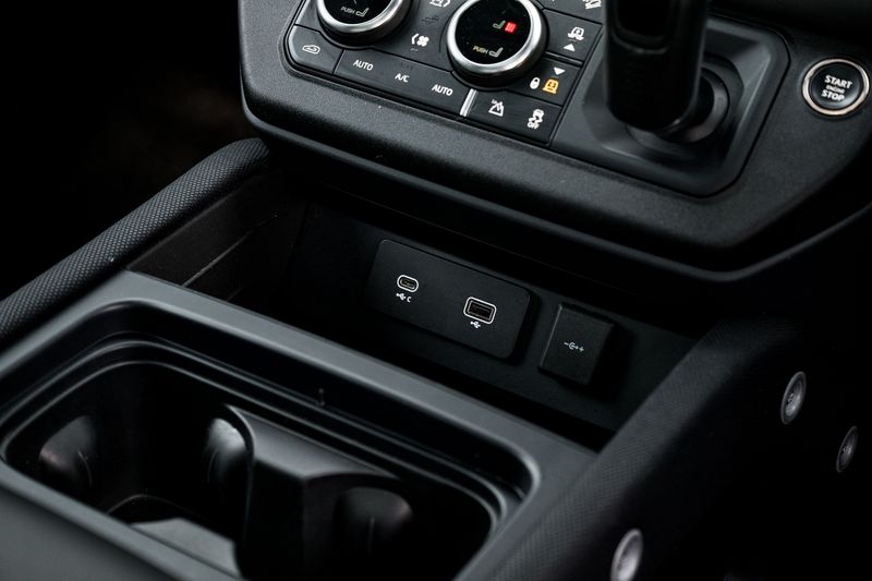 Land Rover Defender 110 D300 MHEV X-Dynamic HSE (7 Seats)