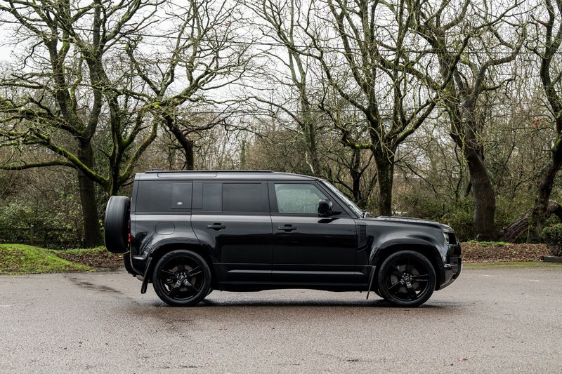 Land Rover Defender 110 D300 MHEV X-Dynamic HSE (7 Seats)