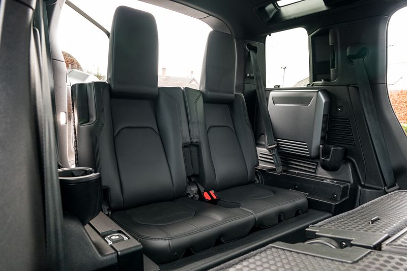 Land Rover Defender 110 D300 MHEV X-Dynamic HSE (7 Seats)