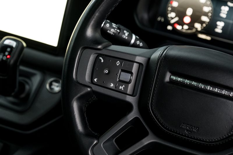 Land Rover Defender 110 D300 MHEV X-Dynamic HSE (7 Seats)