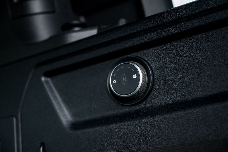 Land Rover Defender 110 D300 MHEV X-Dynamic HSE (7 Seats)