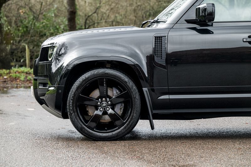 Land Rover Defender 110 D300 MHEV X-Dynamic HSE (7 Seats)