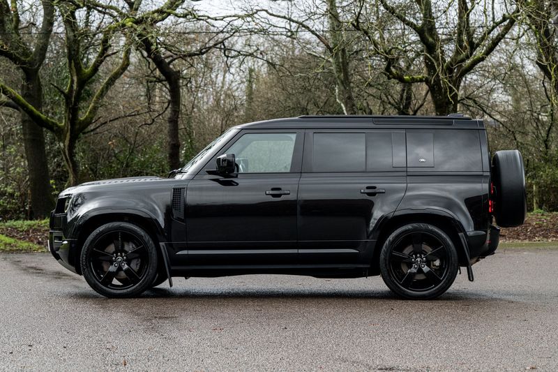 Land Rover Defender 110 D300 MHEV X-Dynamic HSE (7 Seats)