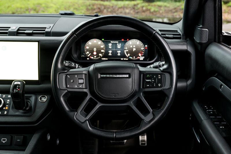 Land Rover Defender 110 D300 MHEV X-Dynamic HSE (7 Seats)