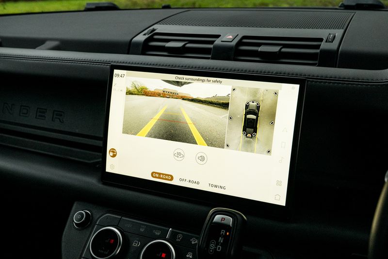 Land Rover Defender 110 D300 MHEV X-Dynamic HSE (7 Seats)