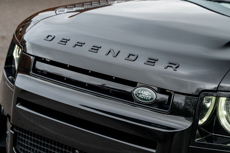 Land Rover Defender 110 D300 MHEV X-Dynamic HSE (7 Seats)