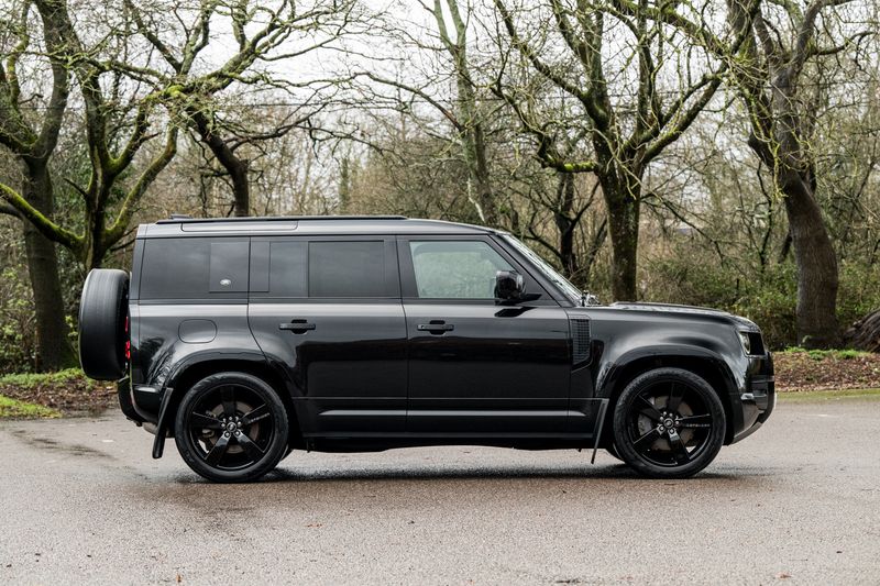 Land Rover Defender 110 D300 MHEV X-Dynamic HSE (7 Seats)