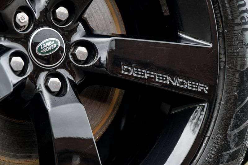 Land Rover Defender 110 D300 MHEV X-Dynamic HSE (7 Seats)