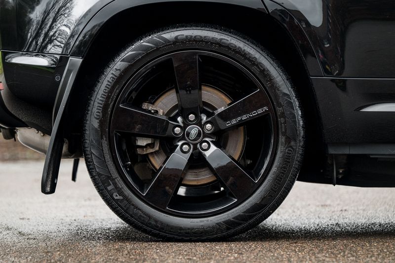 Land Rover Defender 110 D300 MHEV X-Dynamic HSE (7 Seats)