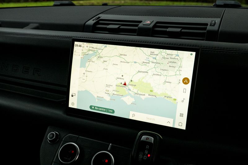 Land Rover Defender 110 D300 MHEV X-Dynamic HSE (7 Seats)