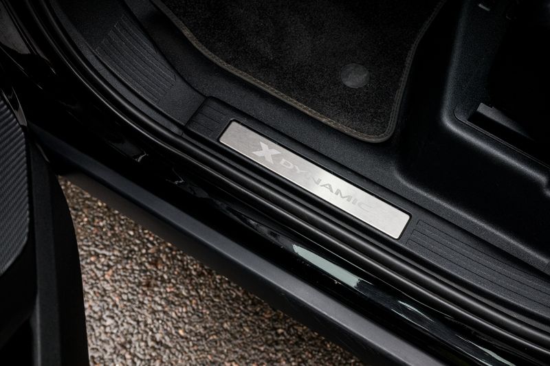 Land Rover Defender 110 D300 MHEV X-Dynamic HSE (7 Seats)