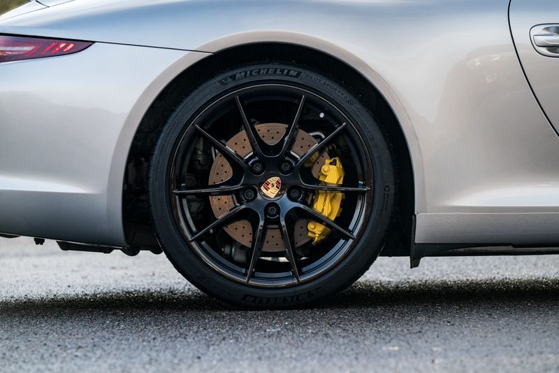 Porsche 911 (991) 3.8 Carrera S Coupe PDK (PCCB)