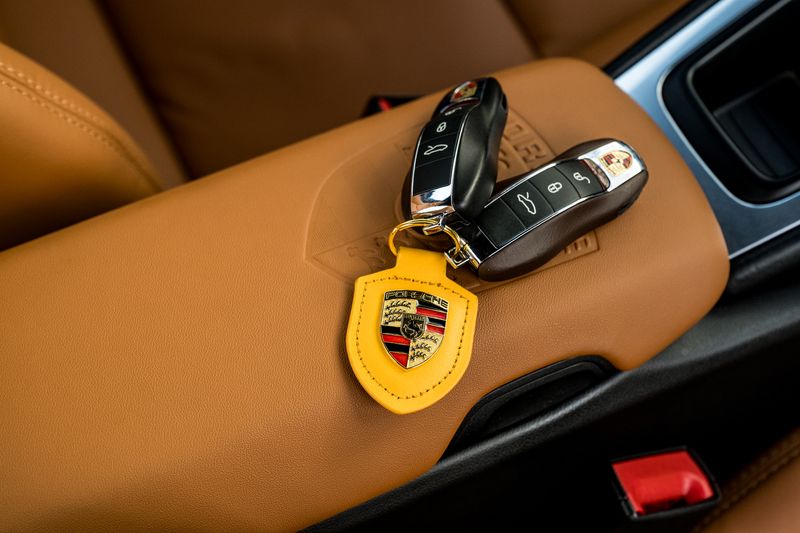 Porsche 911 (991) 3.8 Carrera S Coupe PDK (PCCB)