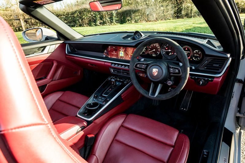 Porsche 911 (992) 3.0T Carrera Convertible PDK