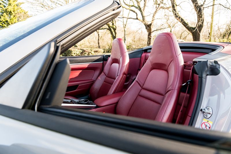 Porsche 911 (992) 3.0T Carrera Convertible PDK