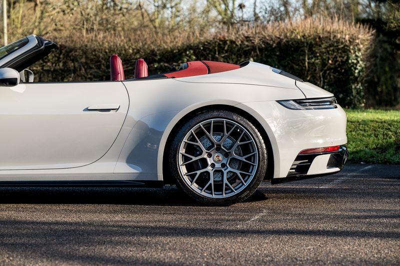 Porsche 911 (992) 3.0T Carrera Convertible PDK