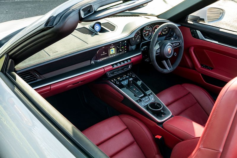 Porsche 911 (992) 3.0T Carrera Convertible PDK