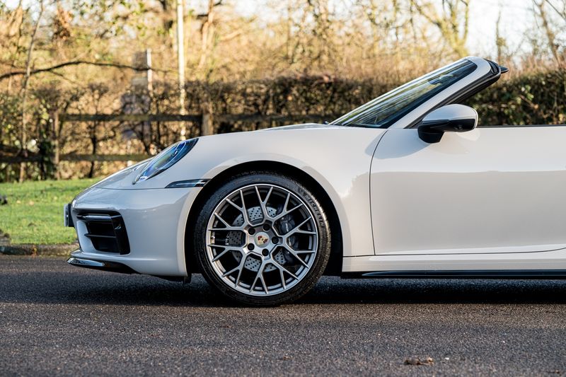Porsche 911 (992) 3.0T Carrera Convertible PDK