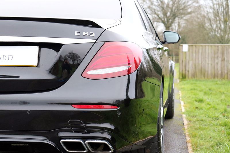 Mercedes E63 AMG V8 Biturbo
