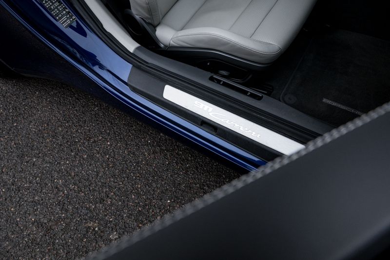 Porsche 911 (992)  Carrera PDK