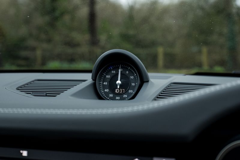 Porsche 911 (992)  Carrera PDK