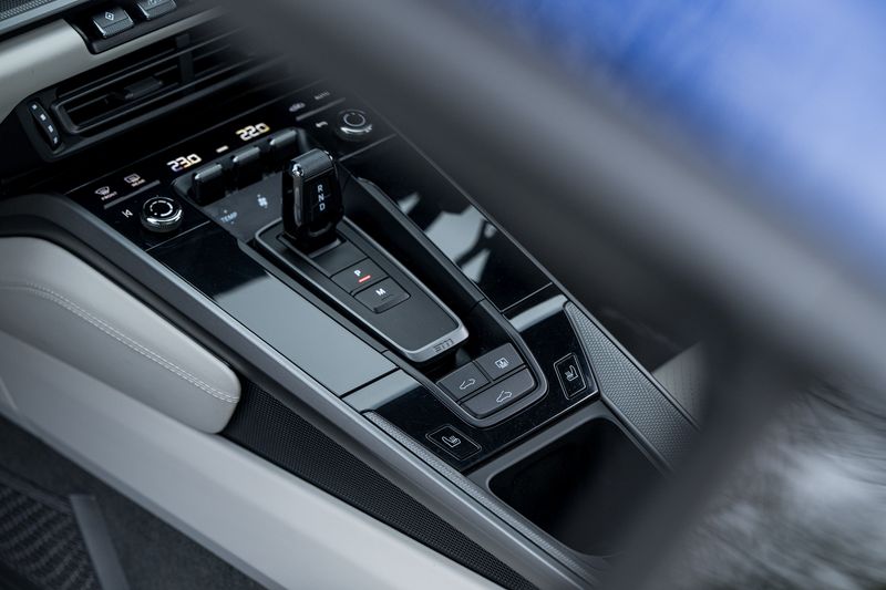 Porsche 911 (992)  Carrera PDK