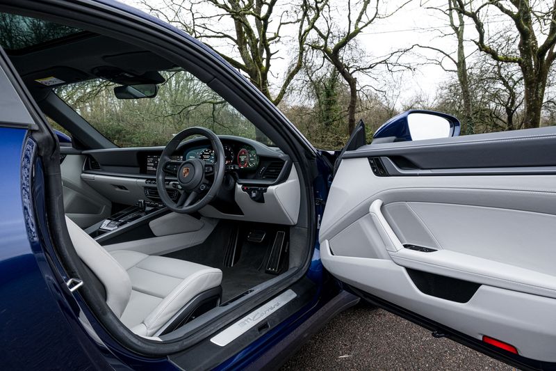 Porsche 911 (992)  Carrera PDK