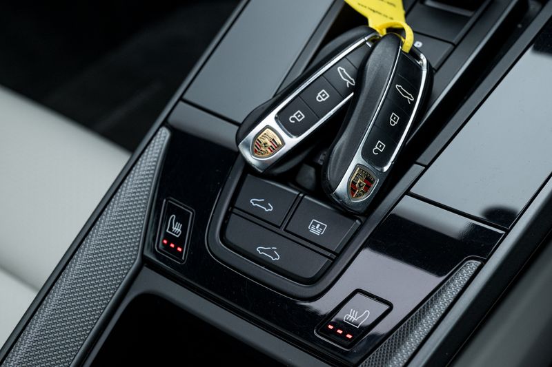 Porsche 911 (992)  Carrera PDK