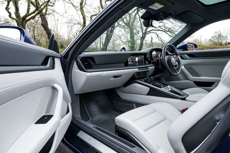 Porsche 911 (992)  Carrera PDK