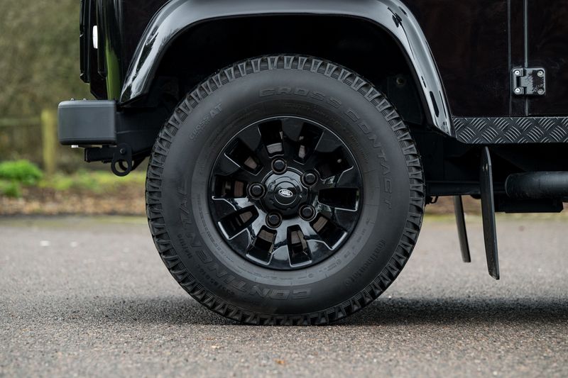 Land Rover Defender 90 2.2 TDCi XS Station Wagon Double Cab (1 Owner, 15,750 Miles)