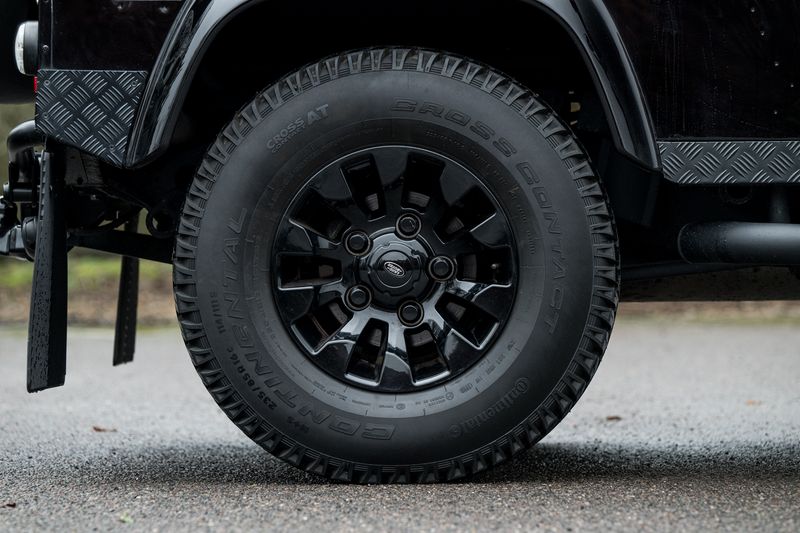 Land Rover Defender 90 2.2 TDCi XS Station Wagon Double Cab (1 Owner, 15,750 Miles)