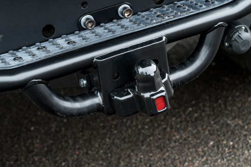 Land Rover Defender 90 2.2 TDCi XS Station Wagon Double Cab (1 Owner, 15,750 Miles)