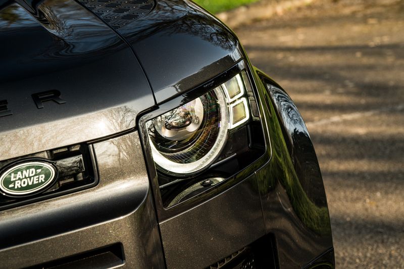 Land Rover Defender 110 D300 MHEV X-Dynamic HSE (7 Seats)